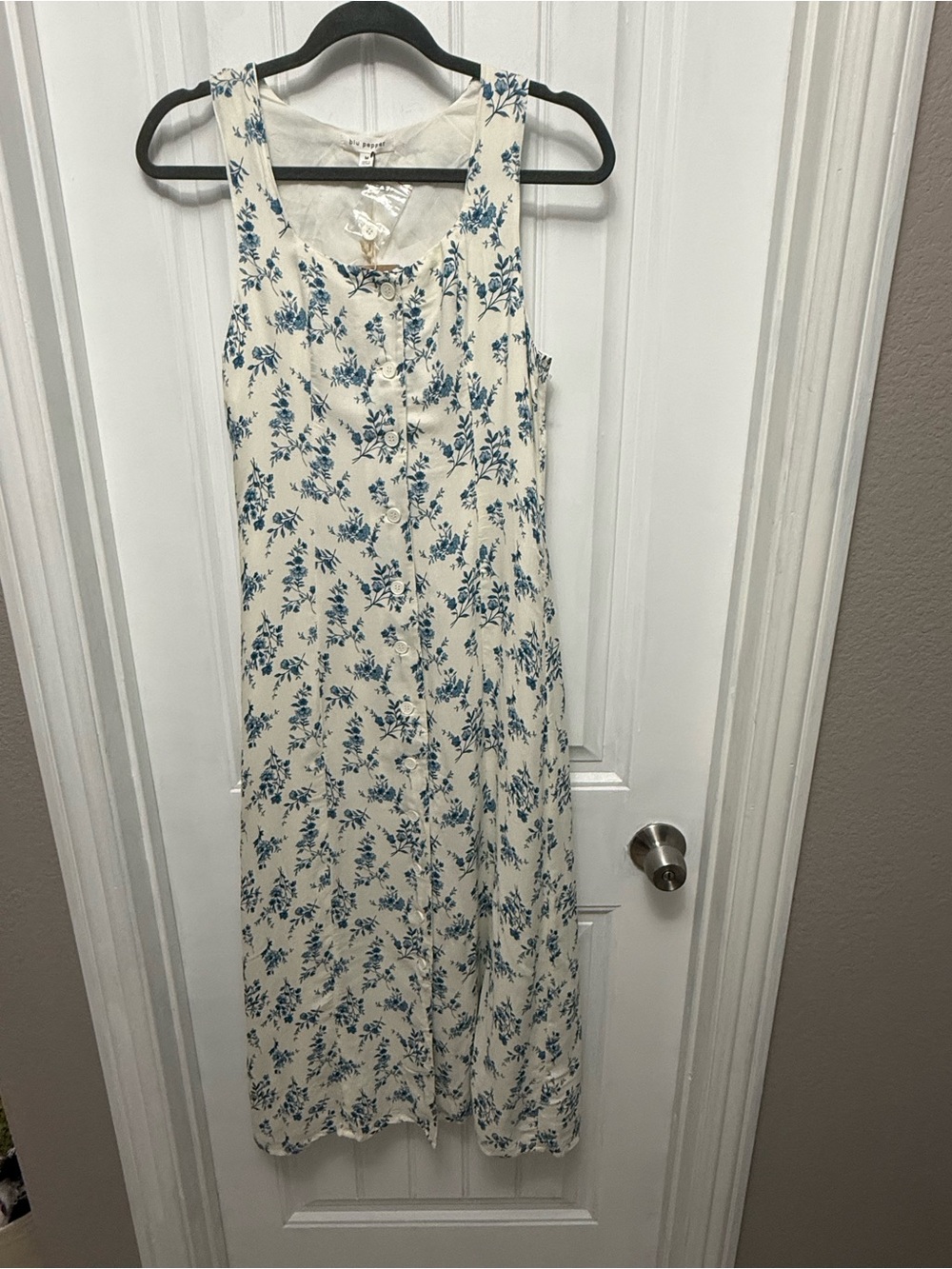 NWT Blu Pepper Size Medium White Blue Floral Button Dwn Linen Maxi Dress (21-18)